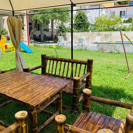 Hotel Crown يوريكي المظهر الخارجي الصورة