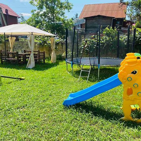 Hotel Crown يوريكي المظهر الخارجي الصورة