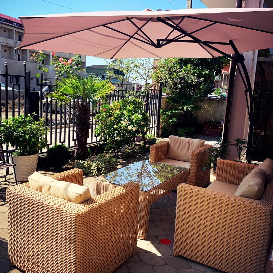 Hotel Crown يوريكي المظهر الخارجي الصورة
