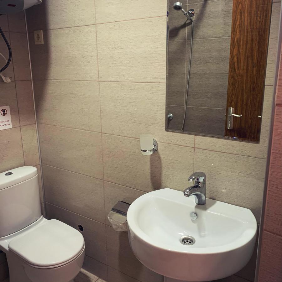Hotel Crown يوريكي المظهر الخارجي الصورة