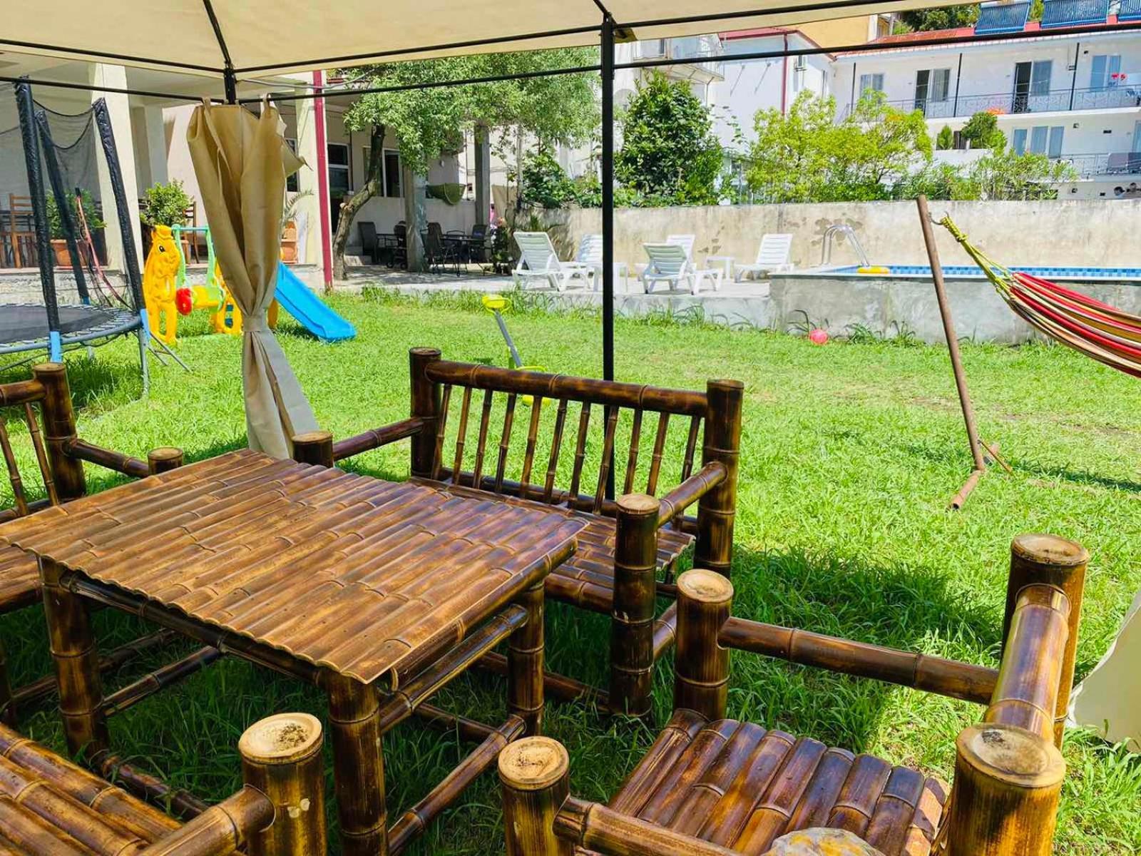 Hotel Crown يوريكي المظهر الخارجي الصورة