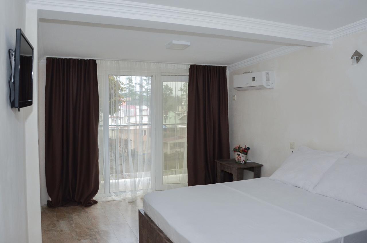 Hotel Crown يوريكي المظهر الخارجي الصورة