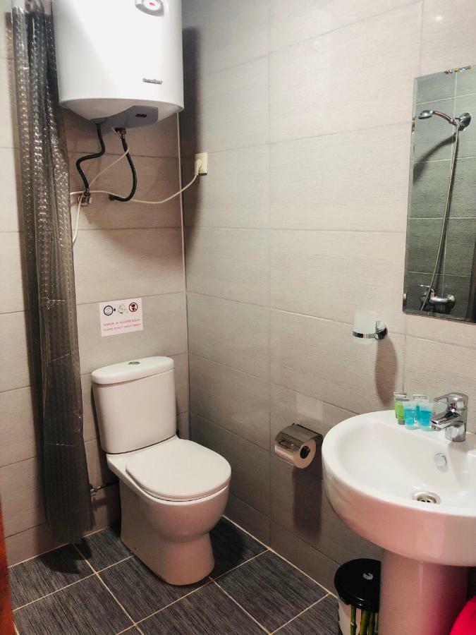 Hotel Crown يوريكي المظهر الخارجي الصورة
