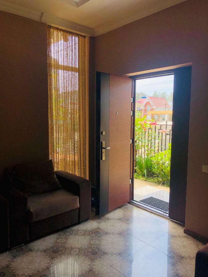 Hotel Crown يوريكي المظهر الخارجي الصورة