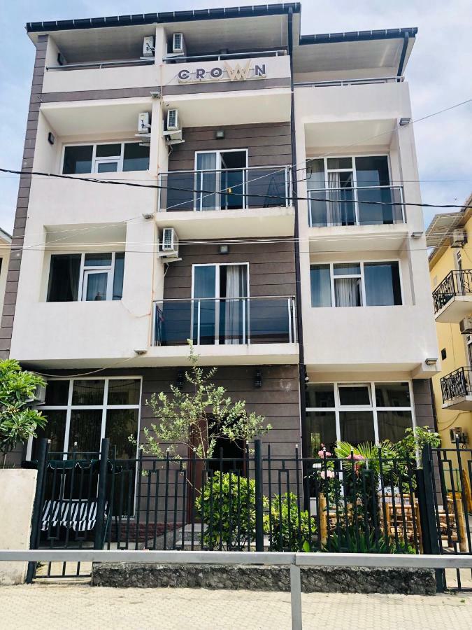 Hotel Crown يوريكي المظهر الخارجي الصورة
