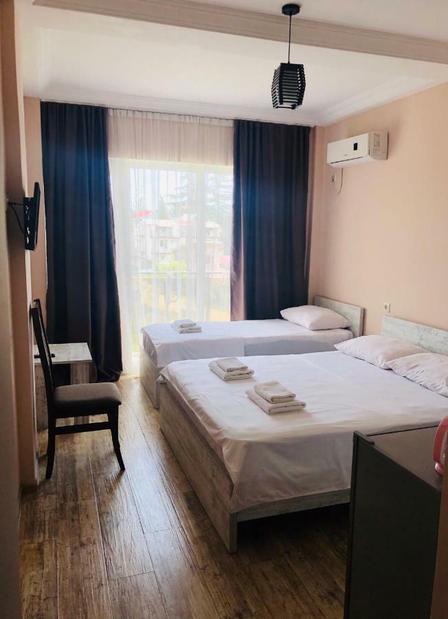 Hotel Crown يوريكي المظهر الخارجي الصورة