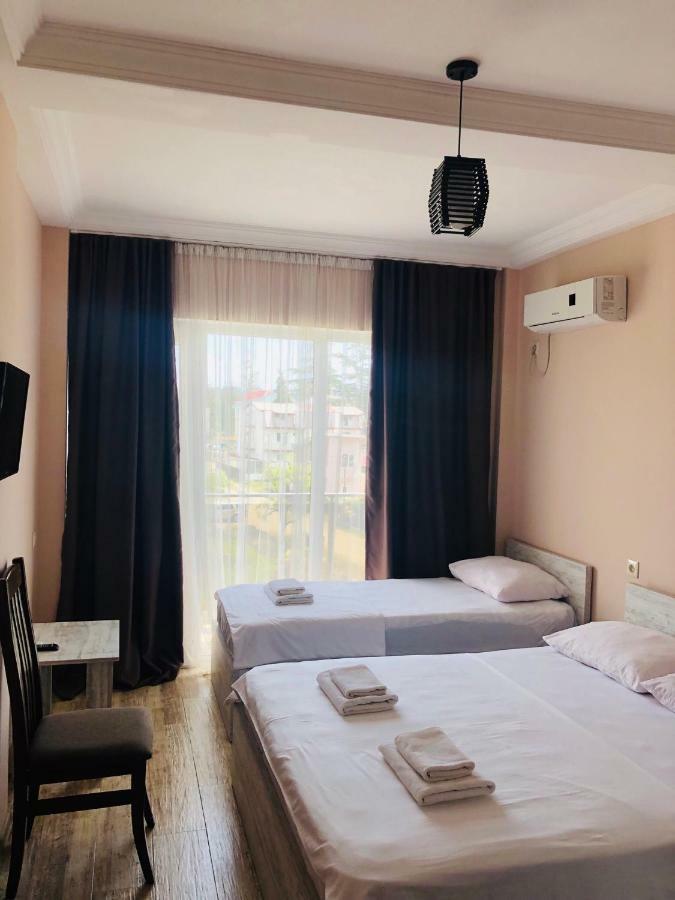 Hotel Crown يوريكي المظهر الخارجي الصورة
